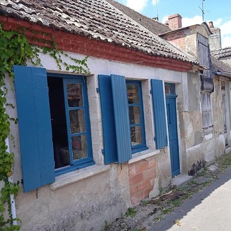 Petite Maison De Village Ygrande Exterior photo